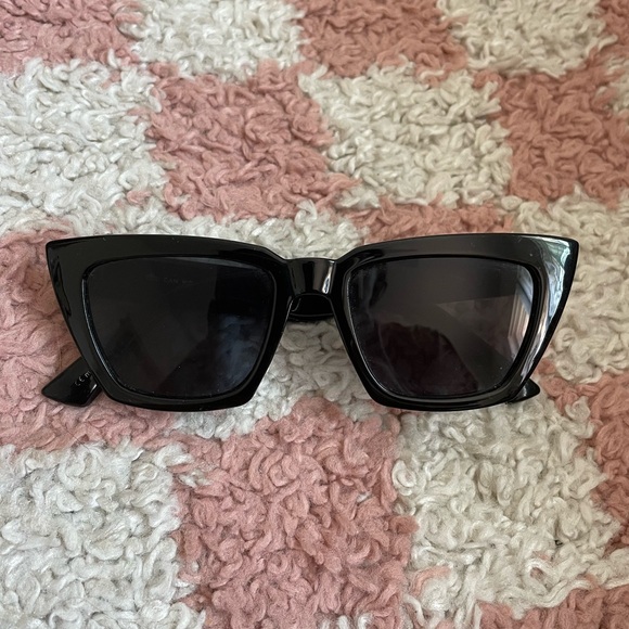 Black sunglasses o/s - Picture 1 of 8